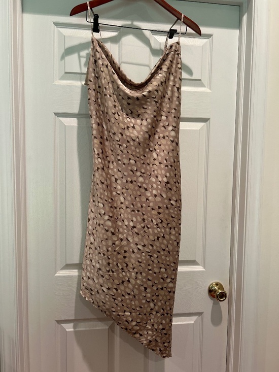 Forever 21 Dresses & Skirts - Forever 21 Beige Geo Satin Asymmetrical Hem Midi Sheath Dress Sz Large